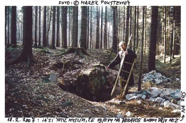  Děravka - Já si totiž myslím, že objevy na Děravce budou dřív než na Závrtu u Habrůveckých smrků...


 



Foto: Marek P. Šenkyřík 2007.