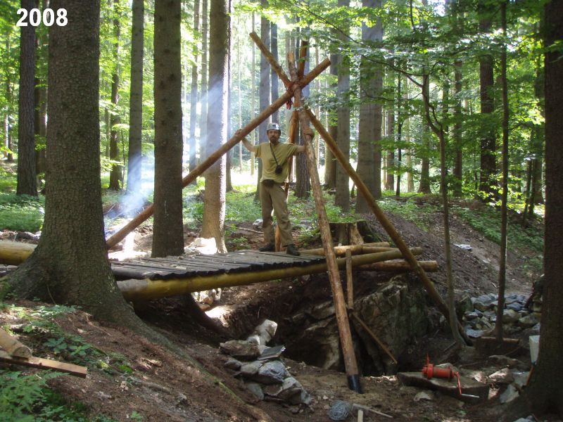 Děravka: těžební čtyřnožka vstyčena.



Foto: Marek Gyaneshwarpuri (2008).