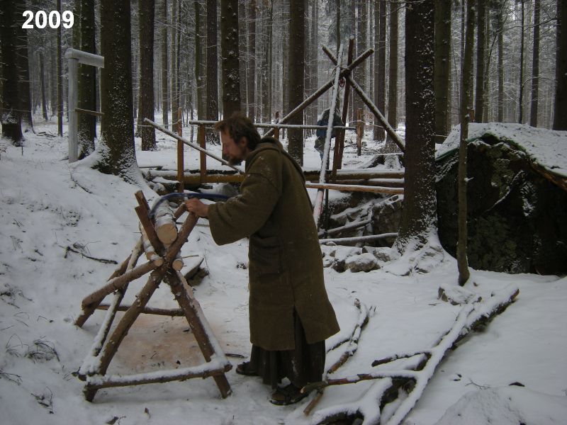 Děravka: řezání dřeva.

Foto: Marek Gyaneshwarpuri (2009).