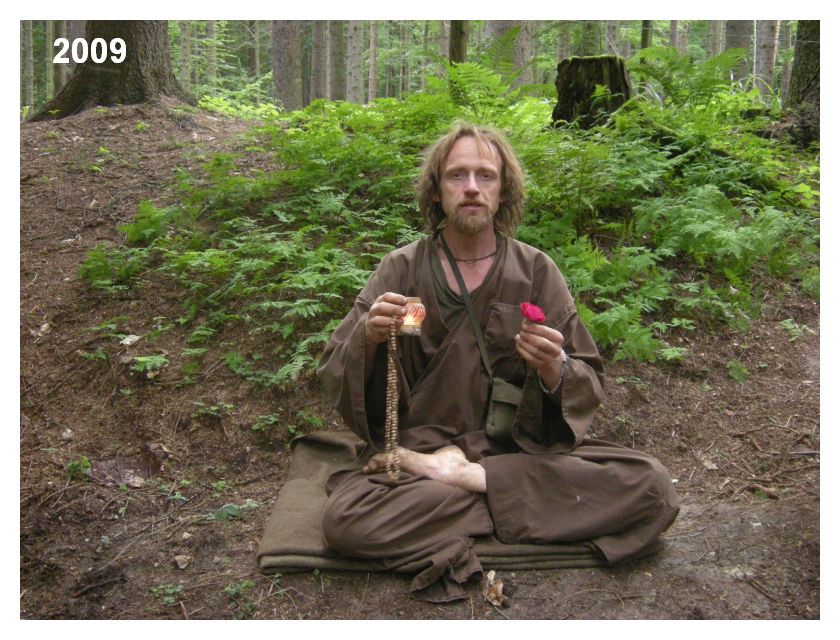 Děravka: rozjímání.

Foto: Marek Gyaneshwarpuri (2009).