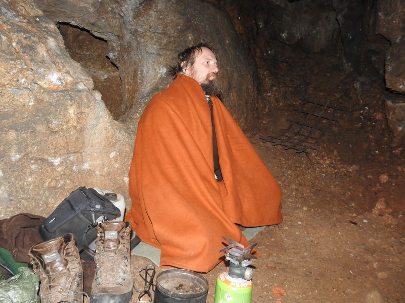 U studánek, pokračuje meditace.



 (2020).