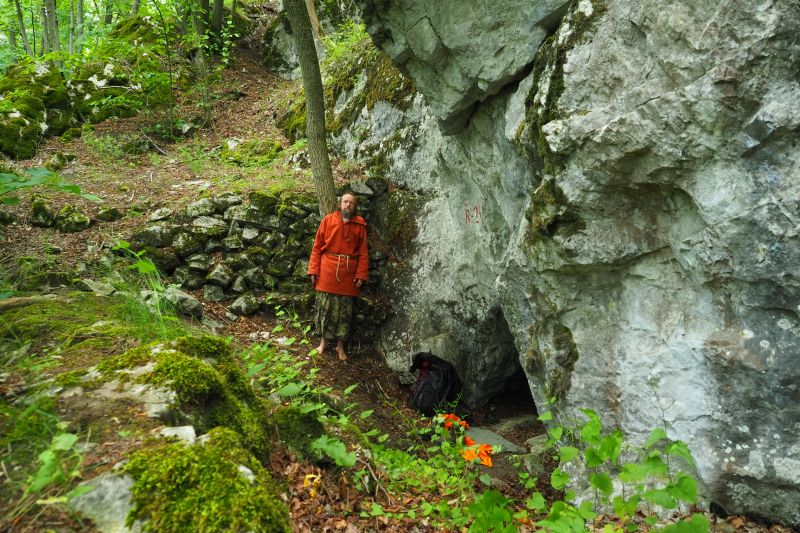 Slezákova díra - Záhrobní, prostor pod převisem.



 (2020).