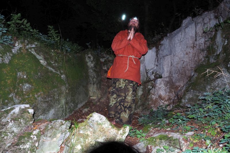  Močová. Na poustevnu jsem dorazil až v noci. Hned jsem začal s meditací. 



 (2020).
