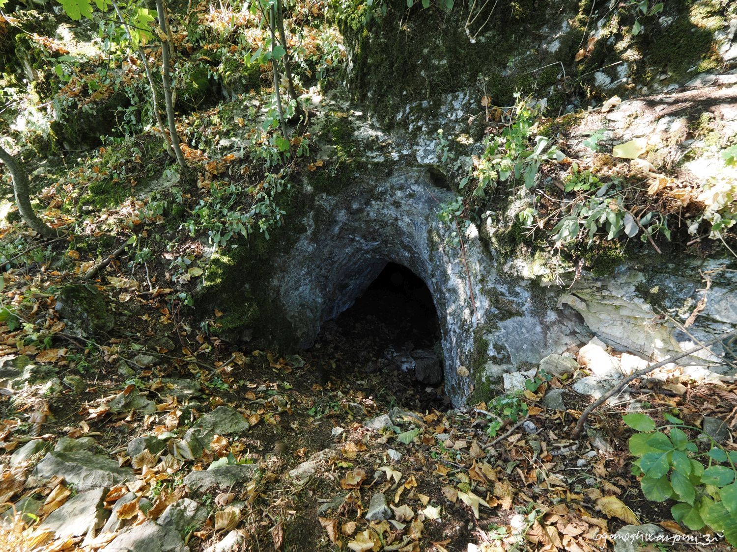 Objev jeskyně Samádhí ve Křtinském údolí. Foto: Svámí Gyaneshwarpuri (2025).