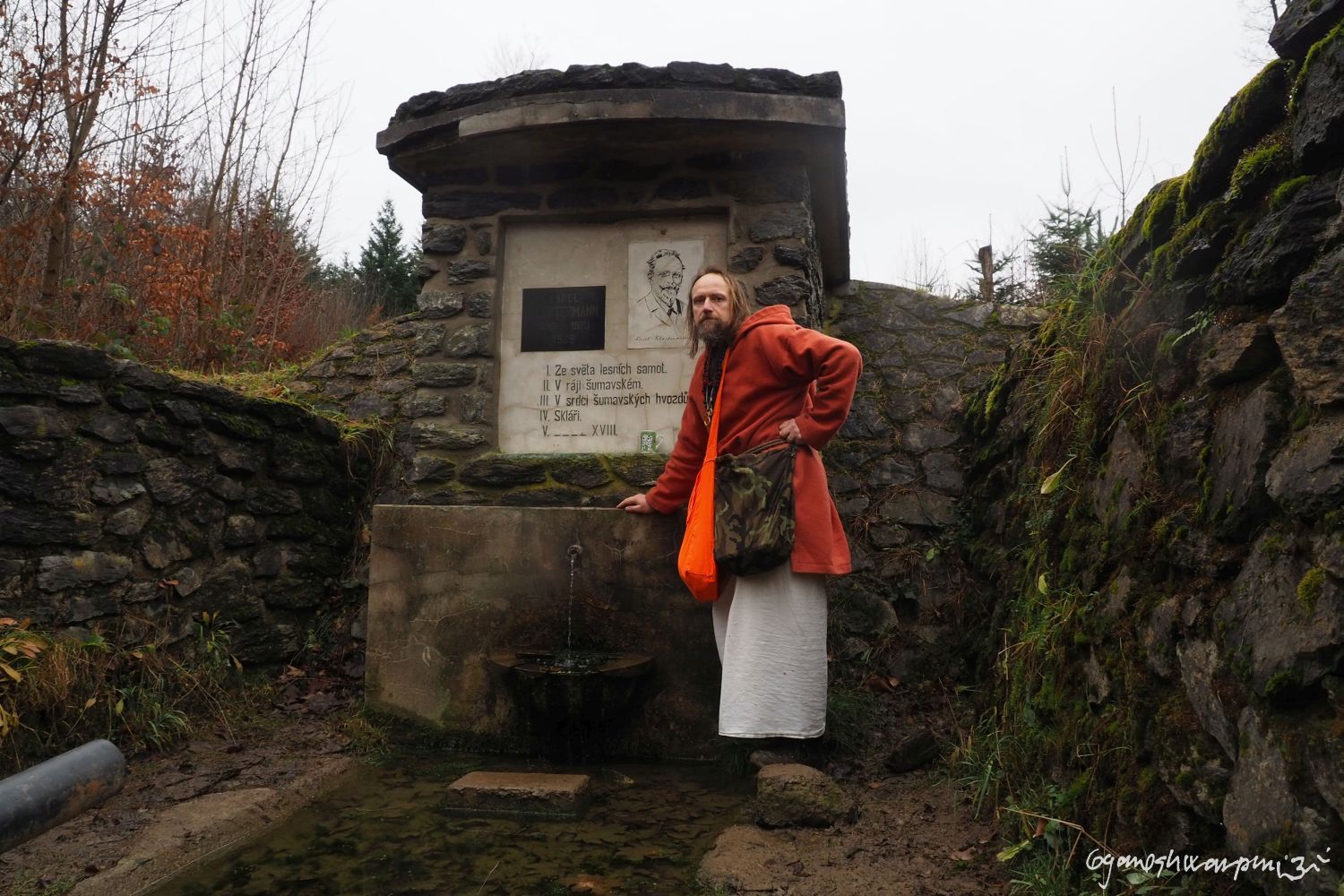 Klostermannova studánka na rozvodí Rudické a Habrůvecké plošiny. Moravský kras - střed. Foto: Marek Gyaneshwarpuri, samospoušť 2020.